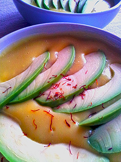 Krem - zupa z awokado i szynką